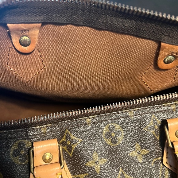 Authentic pre- owend Louis Vuitton speedy 30 Code 851 Made in France - Picture 4 of 9